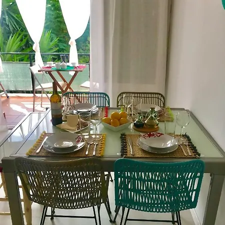 Seaside In Steps From Beaches With Private Patio Appartement *