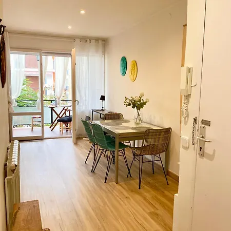 Apartmán Seaside In Steps From Beaches With Private Patio Sitges